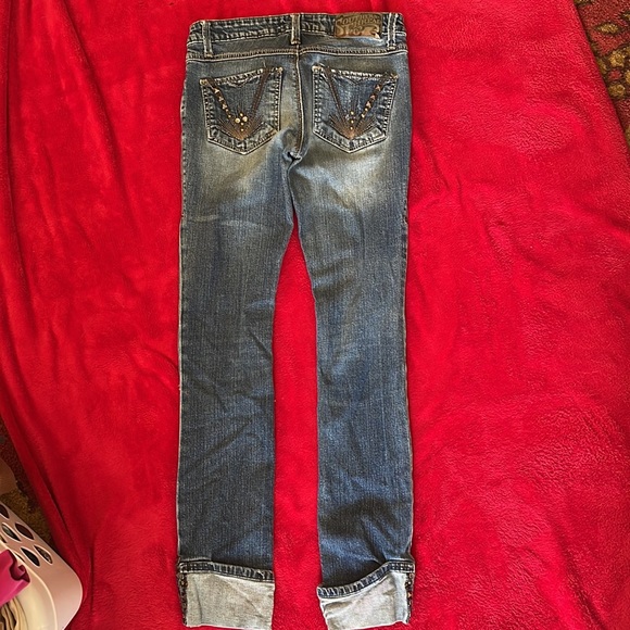 Southern thread jeans, super cute distressing and studs. Size 26 - Picture 6 of 7